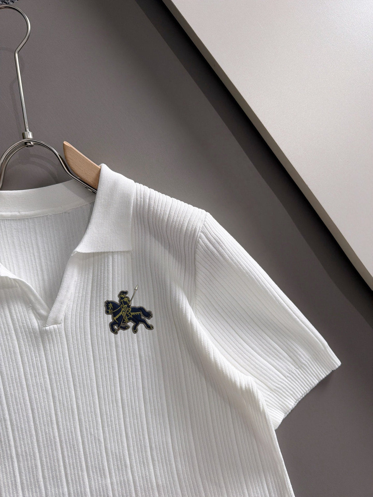 Men's Vertical Rib Knit Short‑Sleeve Polo Shirt Open V‑Collar Chest Embroidery Top