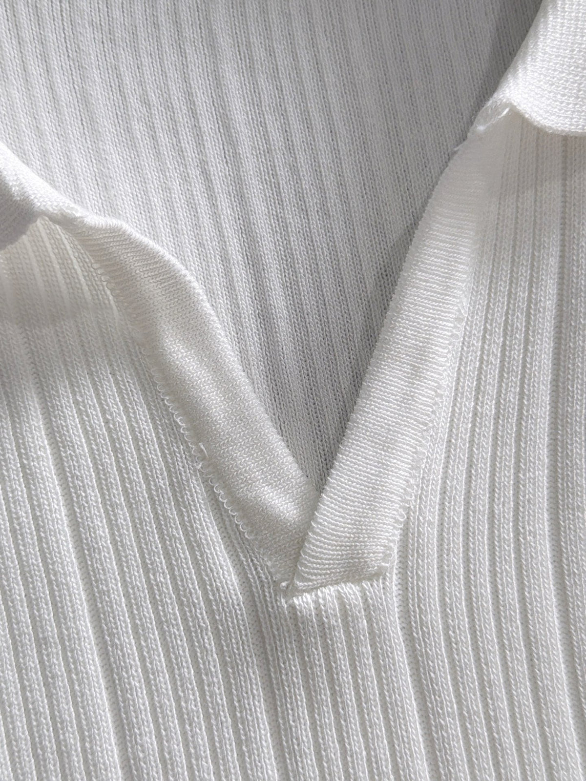 Men's Vertical Rib Knit Short‑Sleeve Polo Shirt Open V‑Collar Chest Embroidery Top