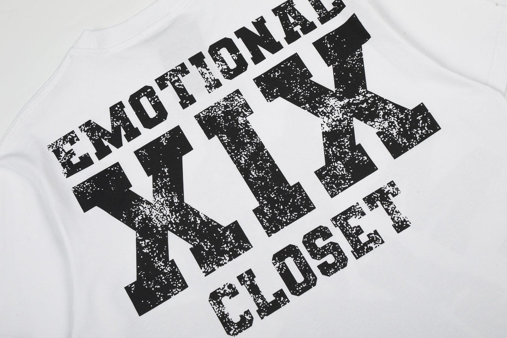 MIXED EMOTION Distressed Skull Graphic T-Shirt