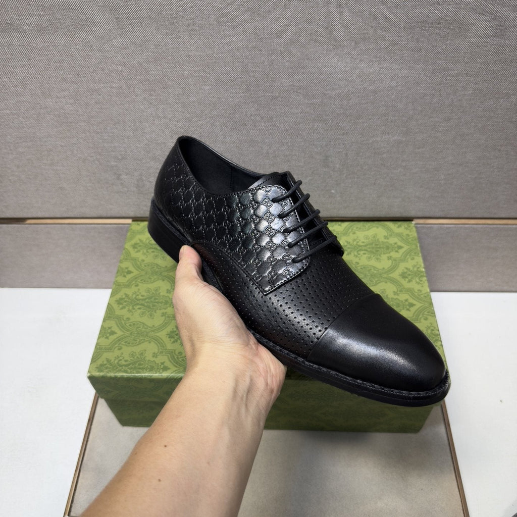 Gucci Men's Black Textured Lace-Up Dress Shoes