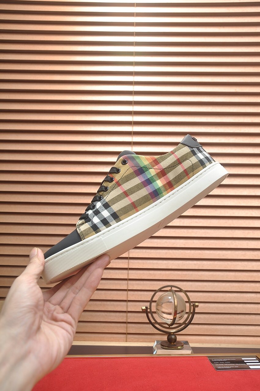 Burberry Beige Check Low-Top Sneakers - Padded Collar